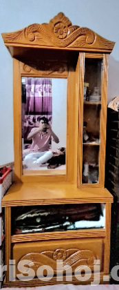 ড্রেসিং টেবিল